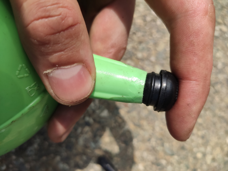 14. Замена вентилей (сосков) на колесах без снятия резины — Toyota Vitz ...