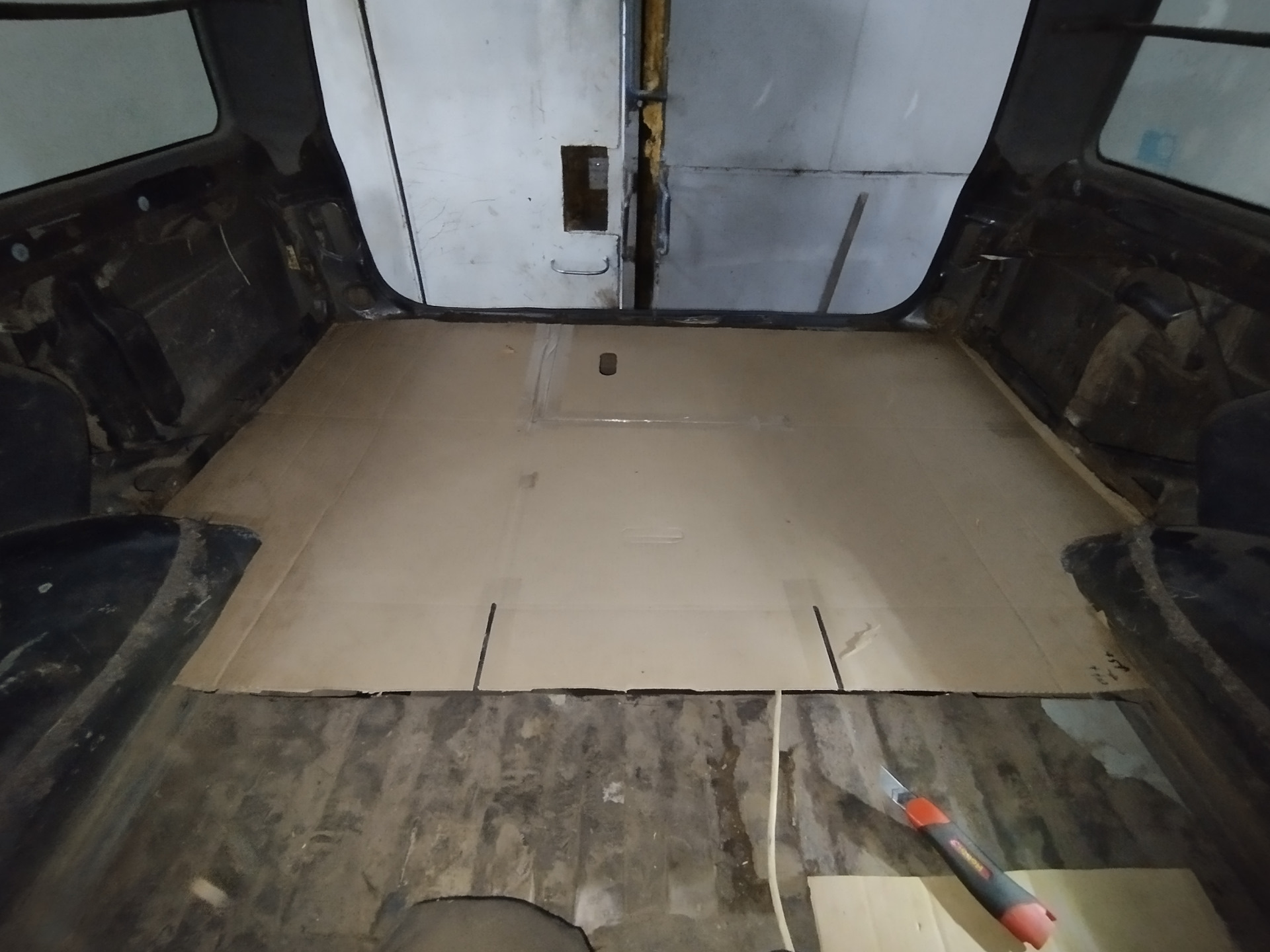 Настилка пола багажника — Toyota Crown Wagon (S130), 2 л, 1993 года ...