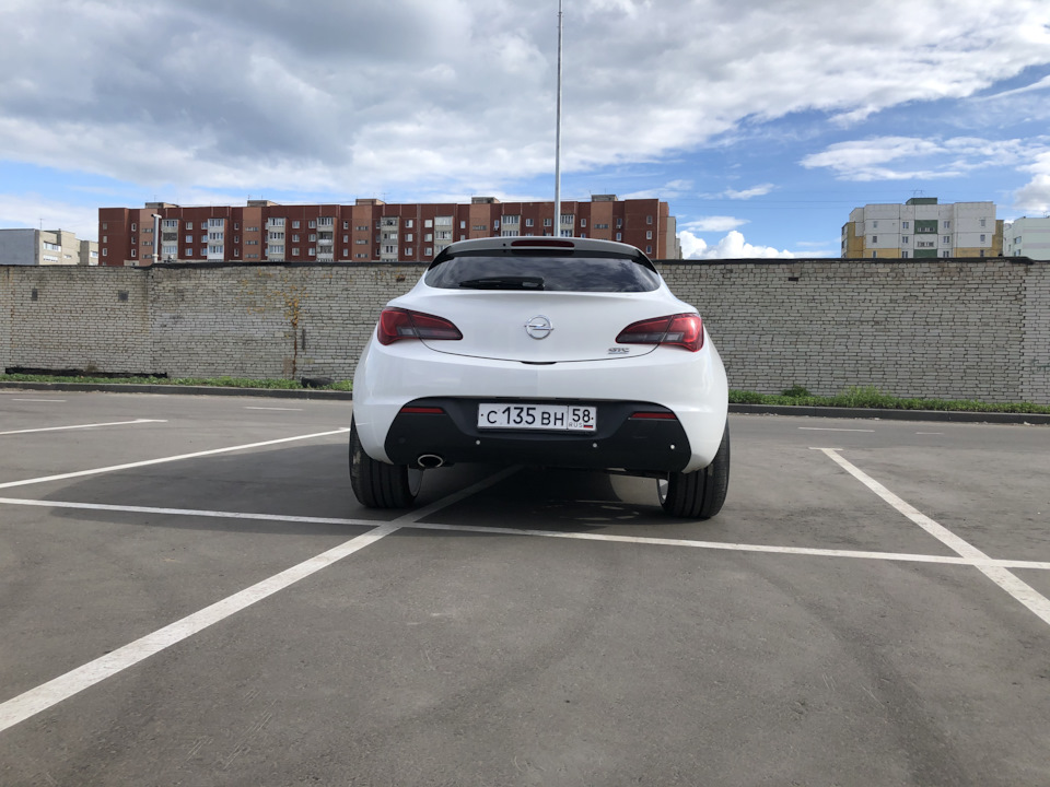 Так как диски шириной 10,5 то Резина 265 сидит на них домиком и ширина получилась 290мм)) мне кажется шири ещё не видали наши астры)) — Opel Astra J GTC