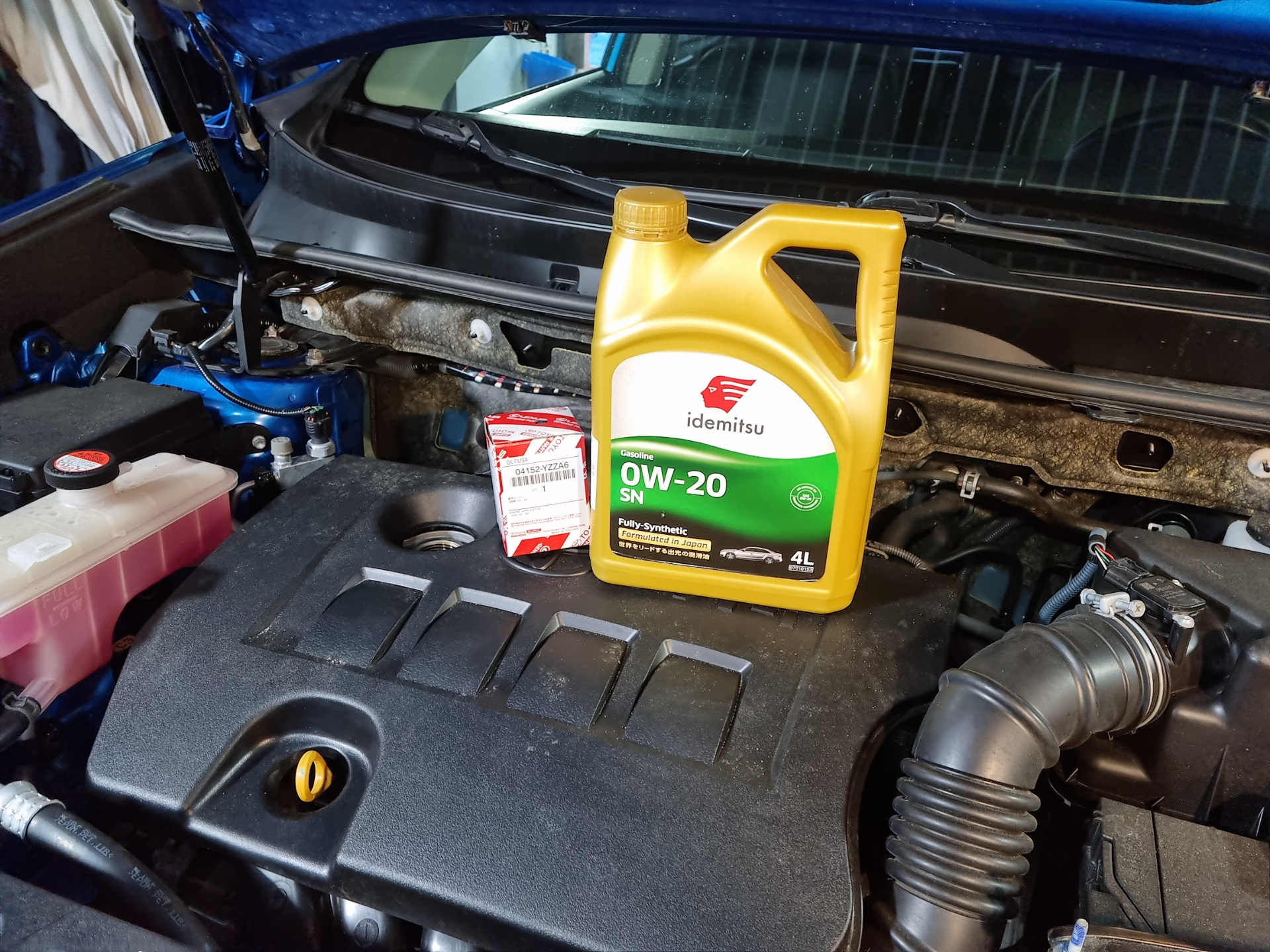 Замена масла в двигателе тойота рав 4. Масло для toyota rav4. Масляный фильтр тойота рав 4 2,2 дизель. Замена масла в двигателе тойота рав 4. Фильтр масляный тойота рав 4.