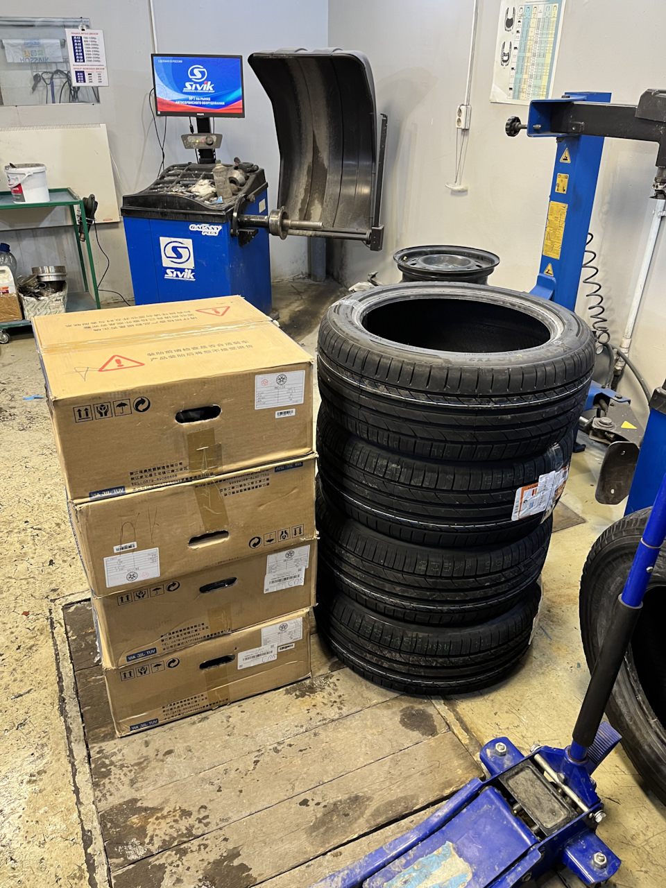Tracmax x privilo tx3 235 45. Tracmax x-privilo tx3 255/40 r20.