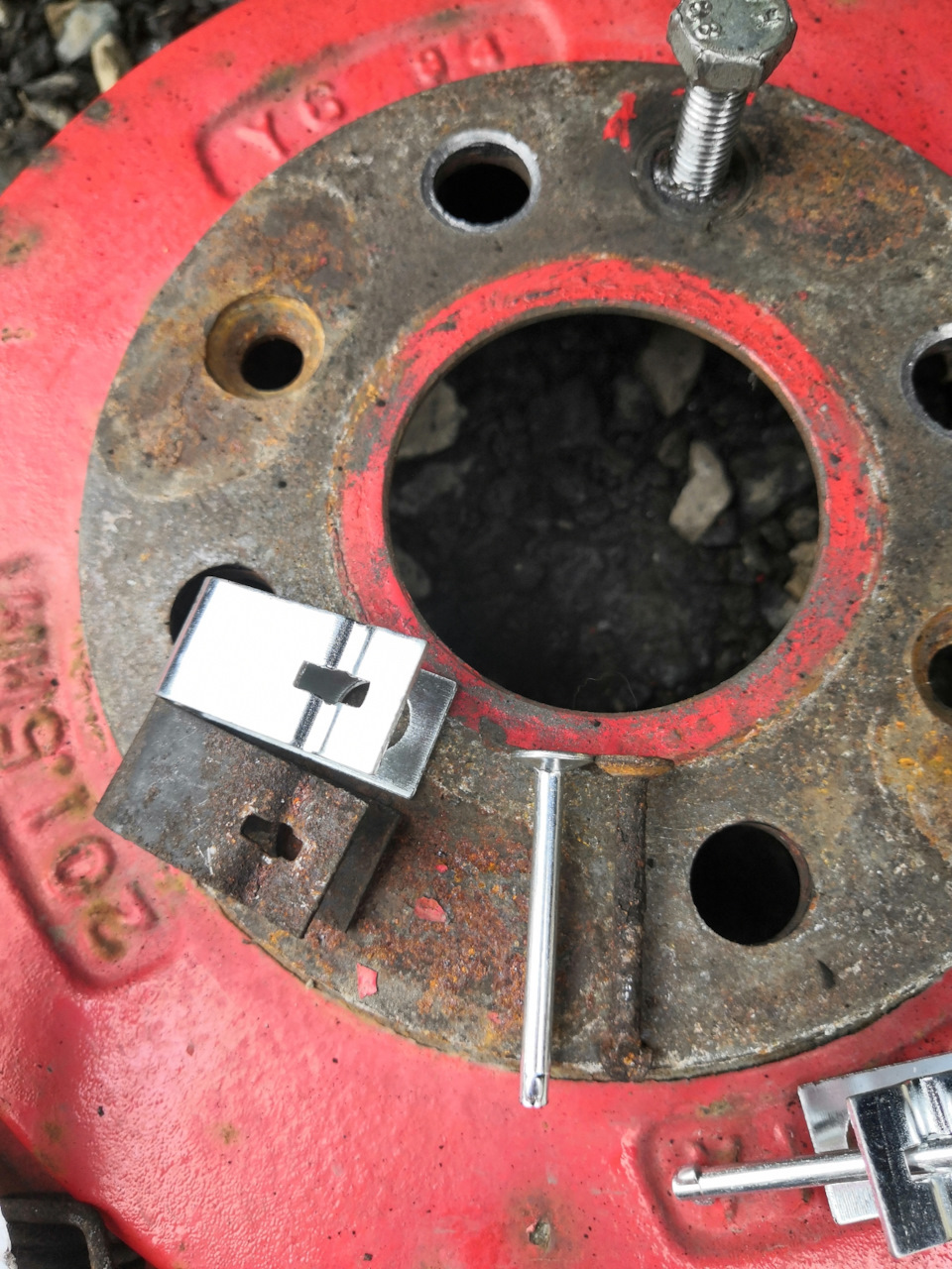 Стук в барабане при торможении — Mazda Familia (BJ), 1,5 л, 1998 года ...