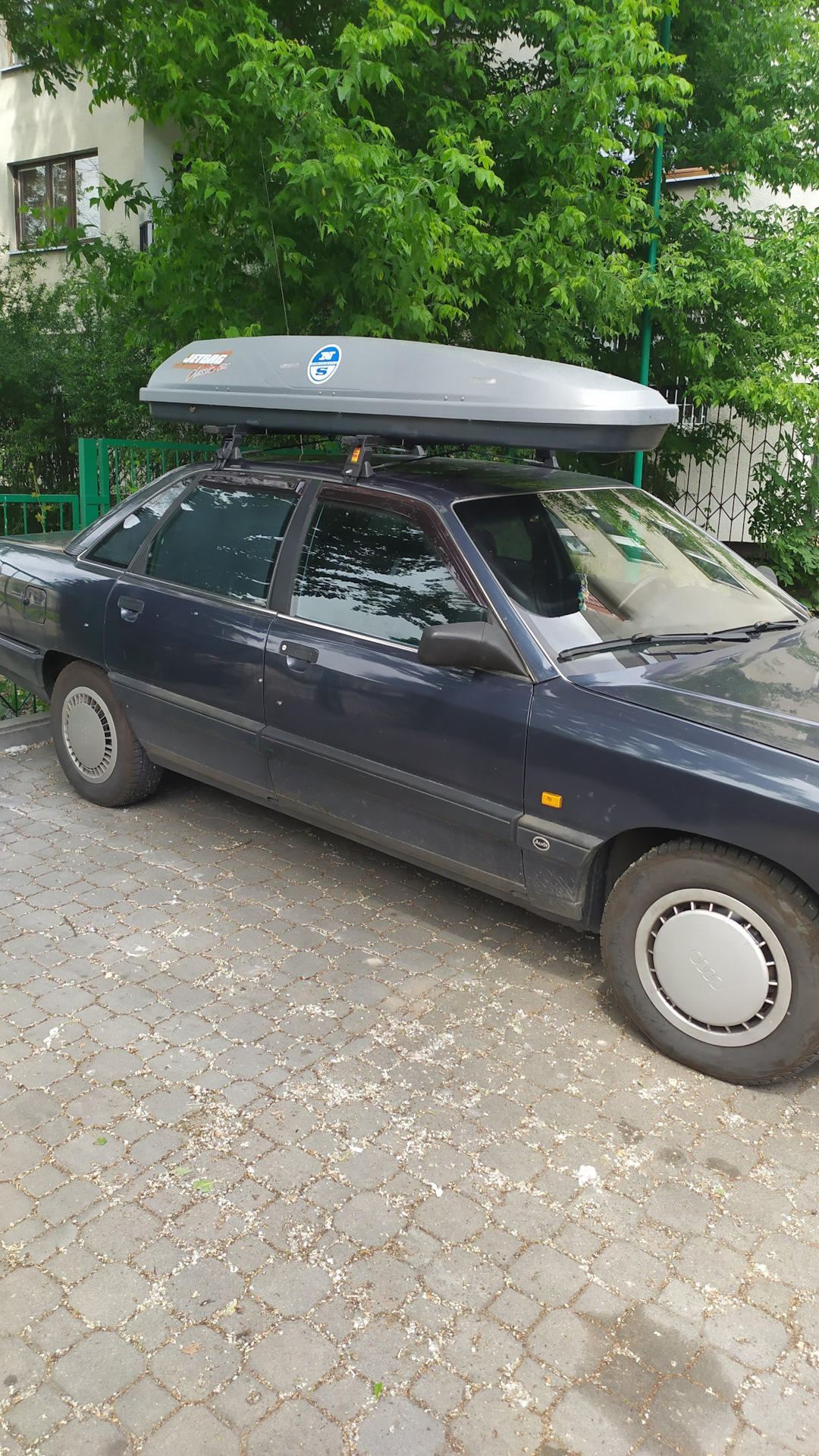 Крыша ауди 100. Ауди 100 с багажником на крыше. Багажник на крышу audi 100 c3. Багажник на крышу ауди 80. Крыша ауди 100.