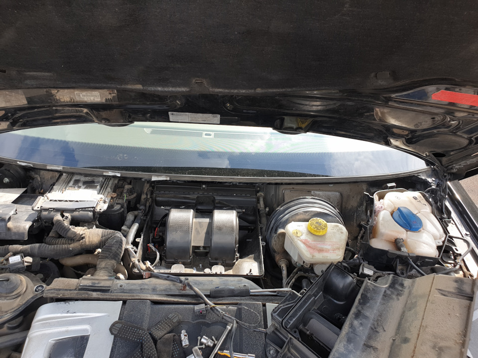 Ауди а8д3 4.2 тди. Замена щеток вентилятора печки — Audi A8 (D3), 4,2 л ...