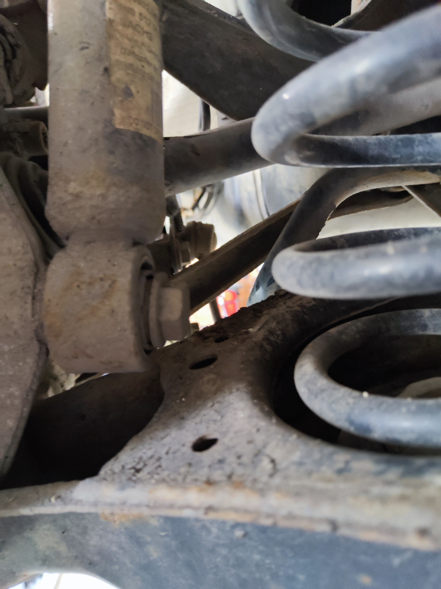 4. Замена упоров (отбойников) амортизатора tiguan. — Volkswagen Tiguan ...