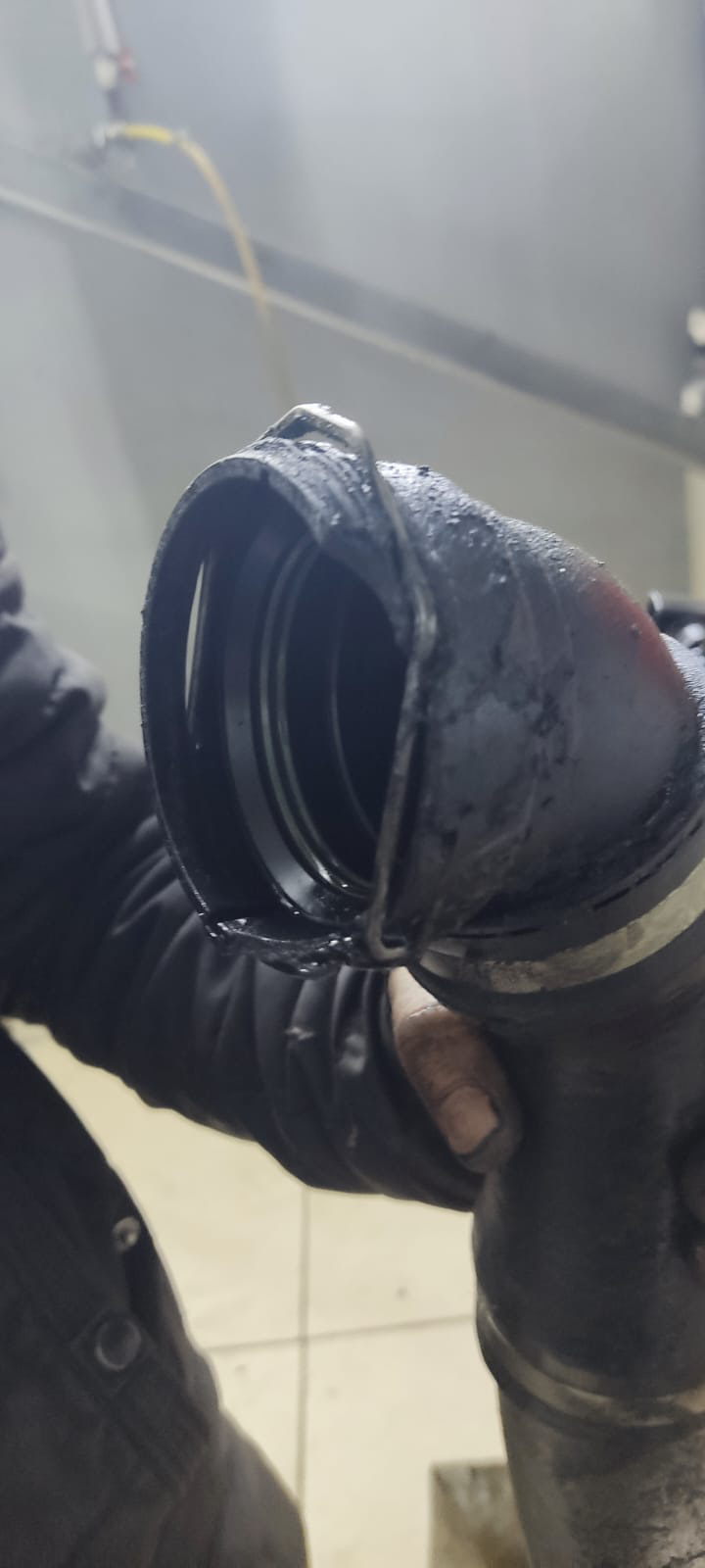 Масло в дроссельной заслонке — BMW 5 series (E60), 3 л, 2009 года ...