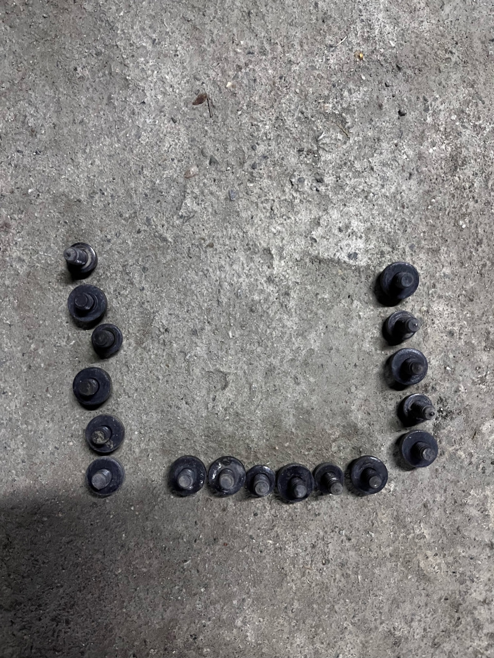 Вот они любители потеряться в гараже) — Volkswagen Jetta V