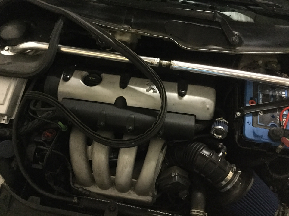 Нам потребуется снять вот этот уплотнитель. — Peugeot 206 CC