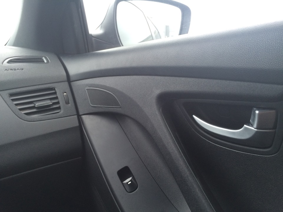 Попытка покрасить пластик в салоне :) - Hyundai Solaris Hatchback, 1,6 л, 2011 г