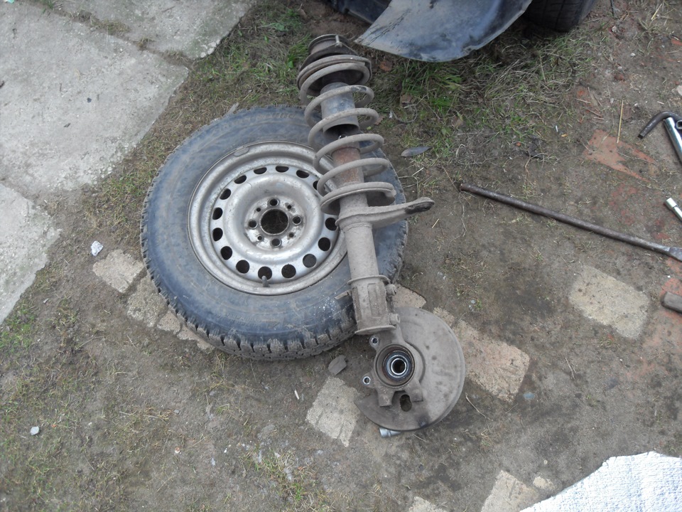 Замена подшипника на ступице справа — Lada 2114, 1,5 л, 2005 года ...