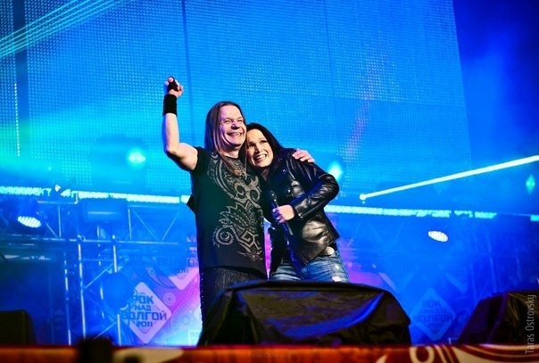 Кипелов и тарья. Тарья турунен фото с кипеловым. Тарья турунен и кипелов. Тайра турунен и кипелов. Тарья турунен и кипелов.