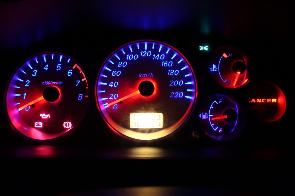 щиток приборов митсубиси грандис. подсветка шкал приборов. приборка тойота королла 2008-2010. лансер 9 зеленая приборная панель. подсветка приборов митсубиси лансер 10 штатная.