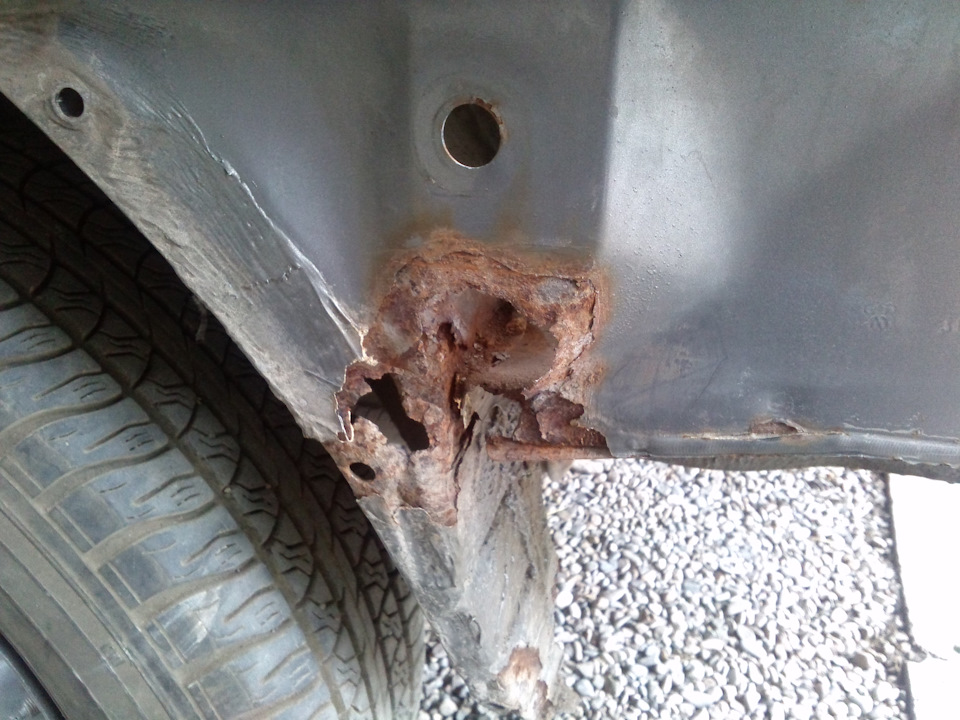 Сгнили подкрылки corolla 150. Сгнил передний подкрылок 2114. Гнилой задний подкрылок ваз 2114. Сгнил подкрылок. Сгнил подкрылок.