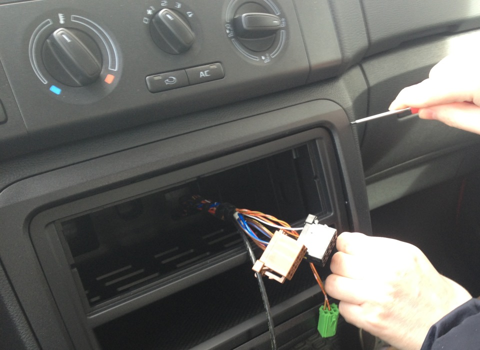 Как подключить радио в машине