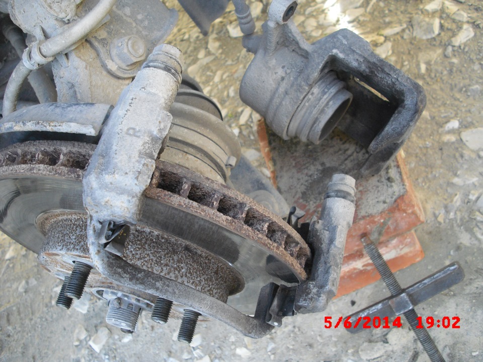 Снять суппорт тойота. Суппорт калдина 241. Toyota 47750-12a10. Суппорт тойота королла. Ремонт суппорта тойота.