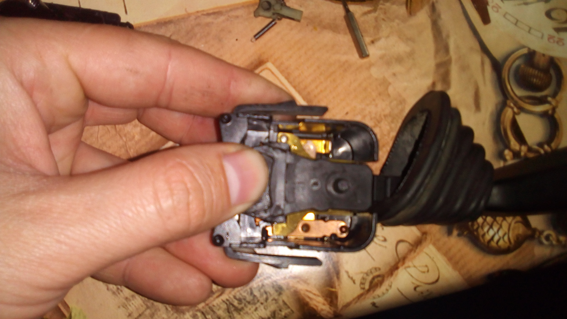 Фары светят очень ярко. — Opel Astra F, 1,6 л, 1992 года | своими ...