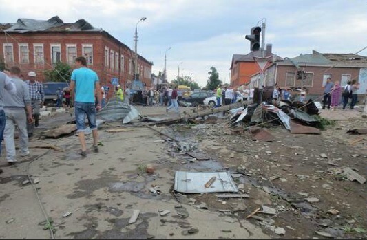 Погода в ефремове. Ураган в Ефремове 2013. Смерч в Ефремове Тульской области. Смерч в Ефремове. Смерч в Ефремове 22 мая 2013.