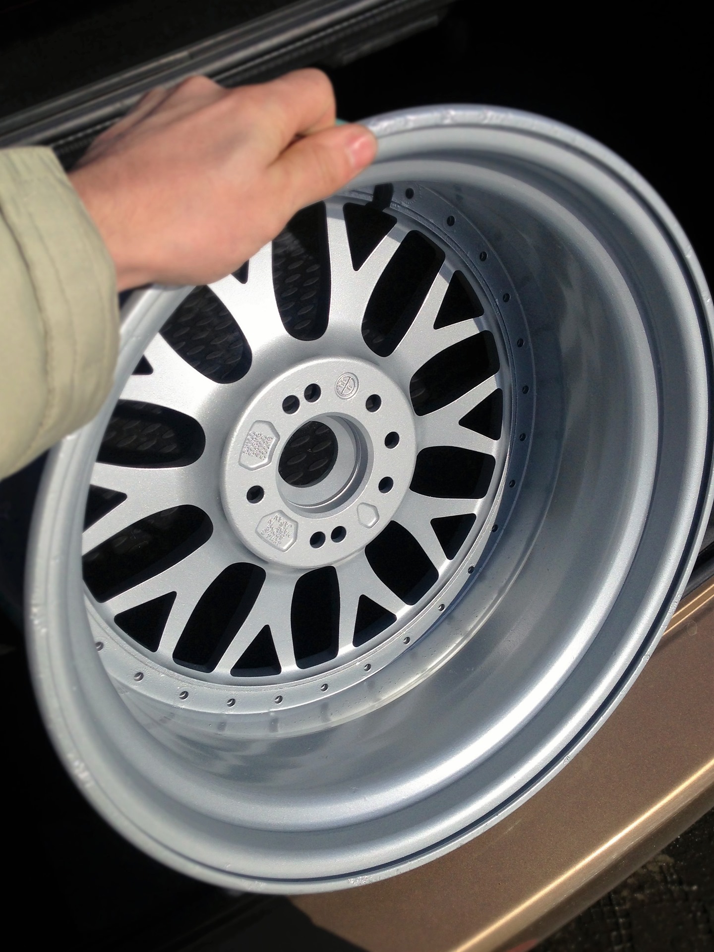 Диски внутри. Диски SSR Varden Sport. SSR SSF linea Sport r17. Диски SSR Varden Sport r16. Кованые диски SSR r17.