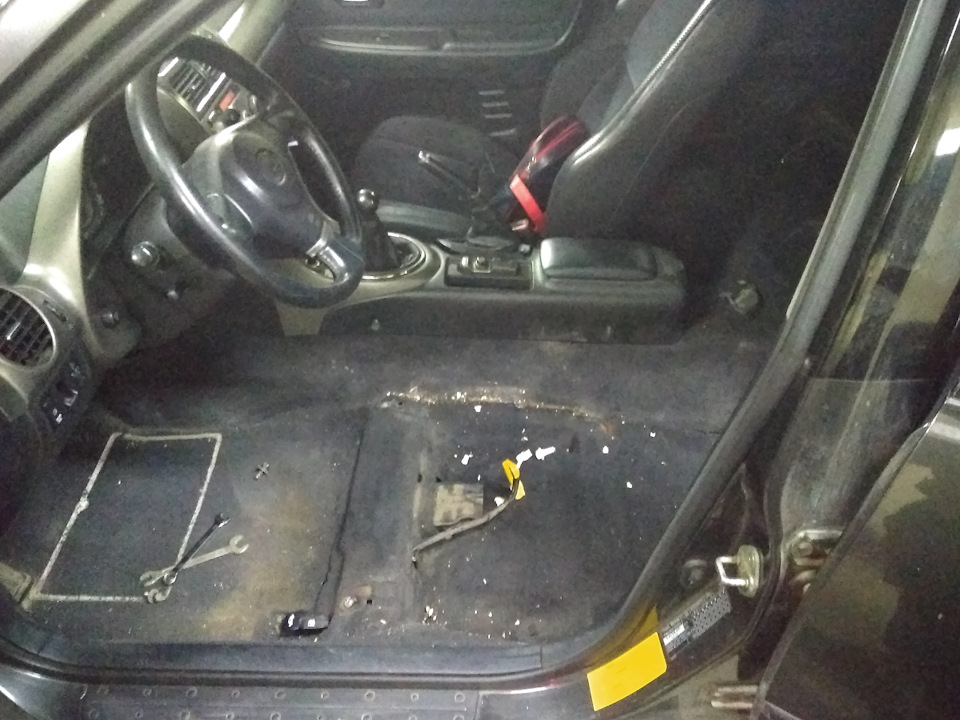 Электрорегулировка сиденья по высоте — Lexus IS I, 2 л, 2000 года ...