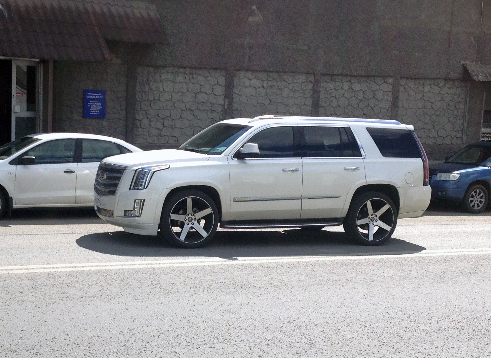 Cadillac Escalade Воссен