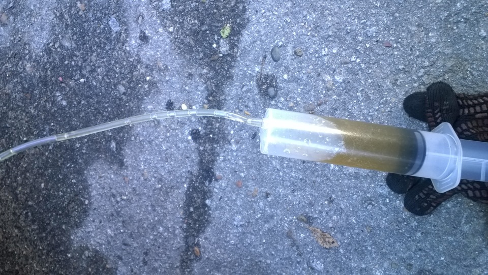 R7404040 шприц рычажно плунжерный. Шприц для замены масла в редукторе. Шприц для прокачки тормозов shimano. Шприц для откачки масла равенол. Шприц для прокачки сцепления.