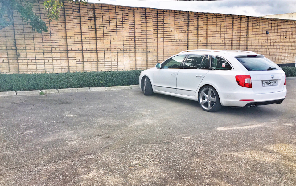 Фото в бортжурнале Skoda Superb Combi (Mk2)