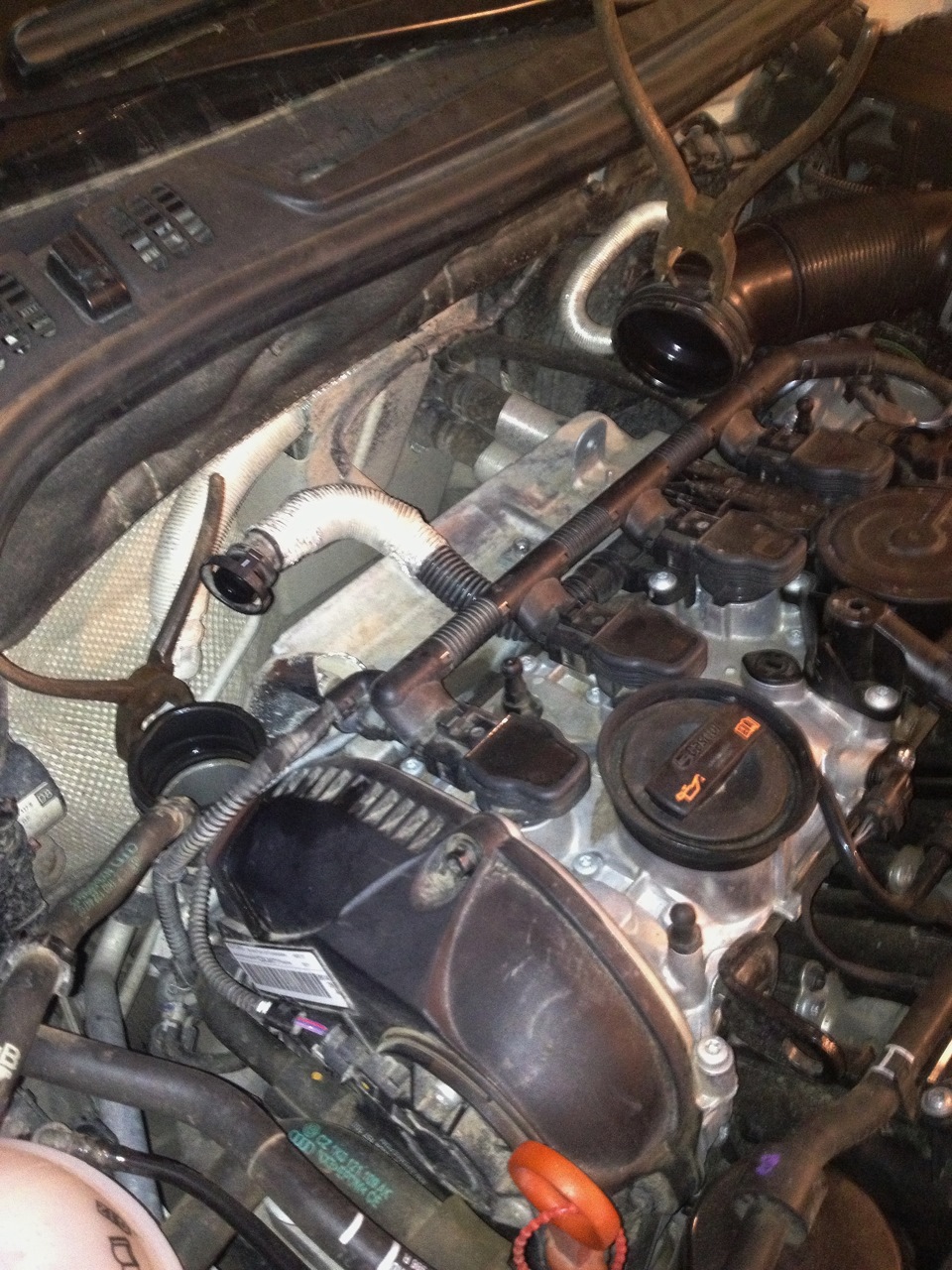 Общий вид — Патрубок отсоединен. — Skoda Octavia A5 Mk2