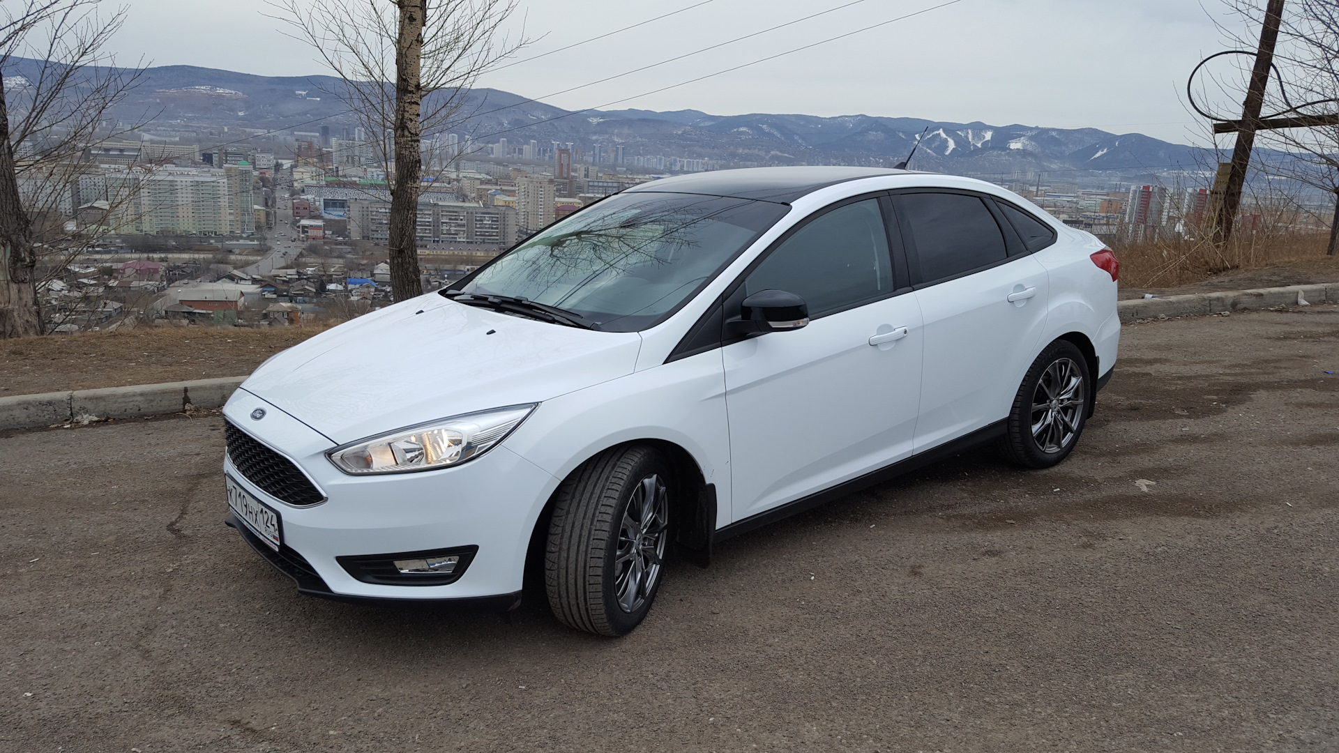 Ford focus 17. Форд фокус 2 на 17 колесах. Форд фокус r17. Ford focus r17. Форд фокус седан белый.
