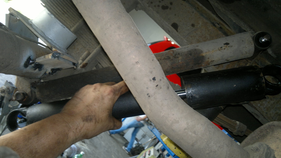 Амортизаторы от БТР к пружинной подвеске УАЗ 452. — УАЗ 2206, 2,7 л ...