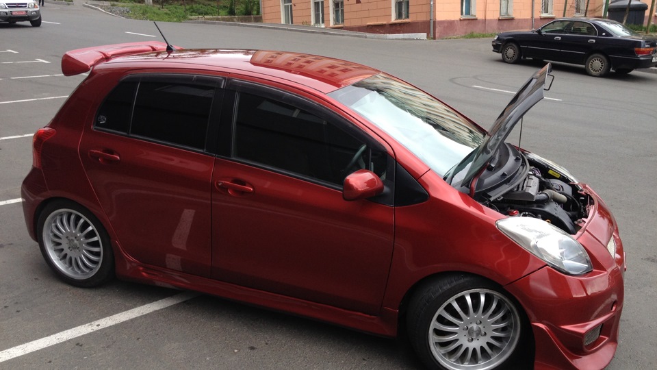 Toyota ist 2008 Red