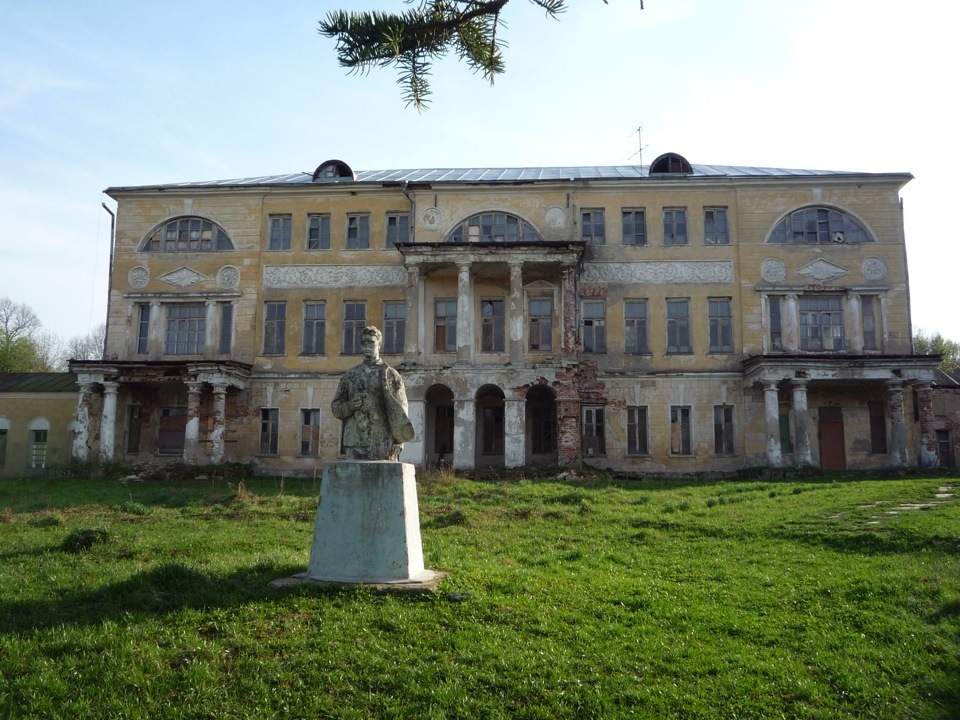 Усадьба калуга. Усадьбы Калуги. Усадьба Бегичево Калужская область. Усадьба Сапуновых. Усадьба Лопухиных в Калужской области.