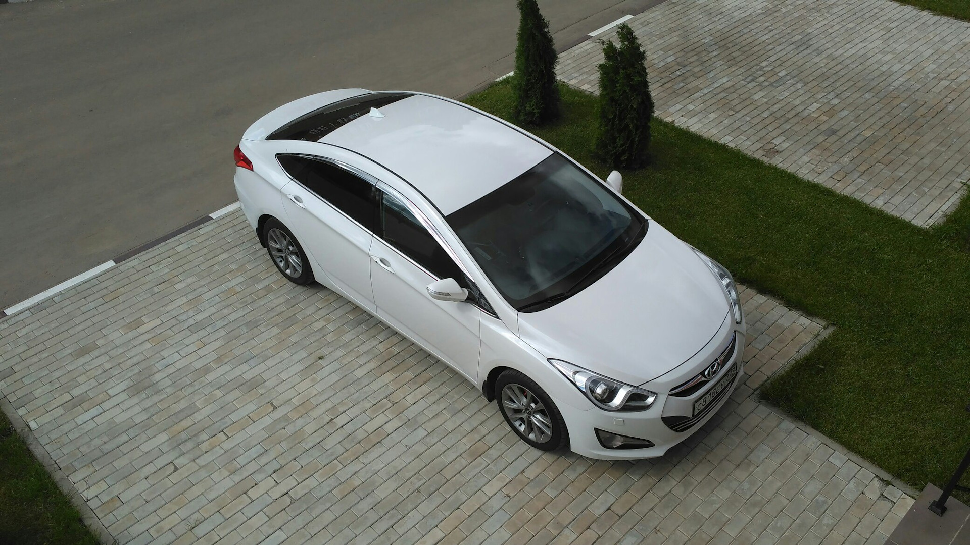 40 white. Hyundai i40 2010 белая. Белый Hyundai i40 бункер. Машина белый i 40. Белая машина недорогая.