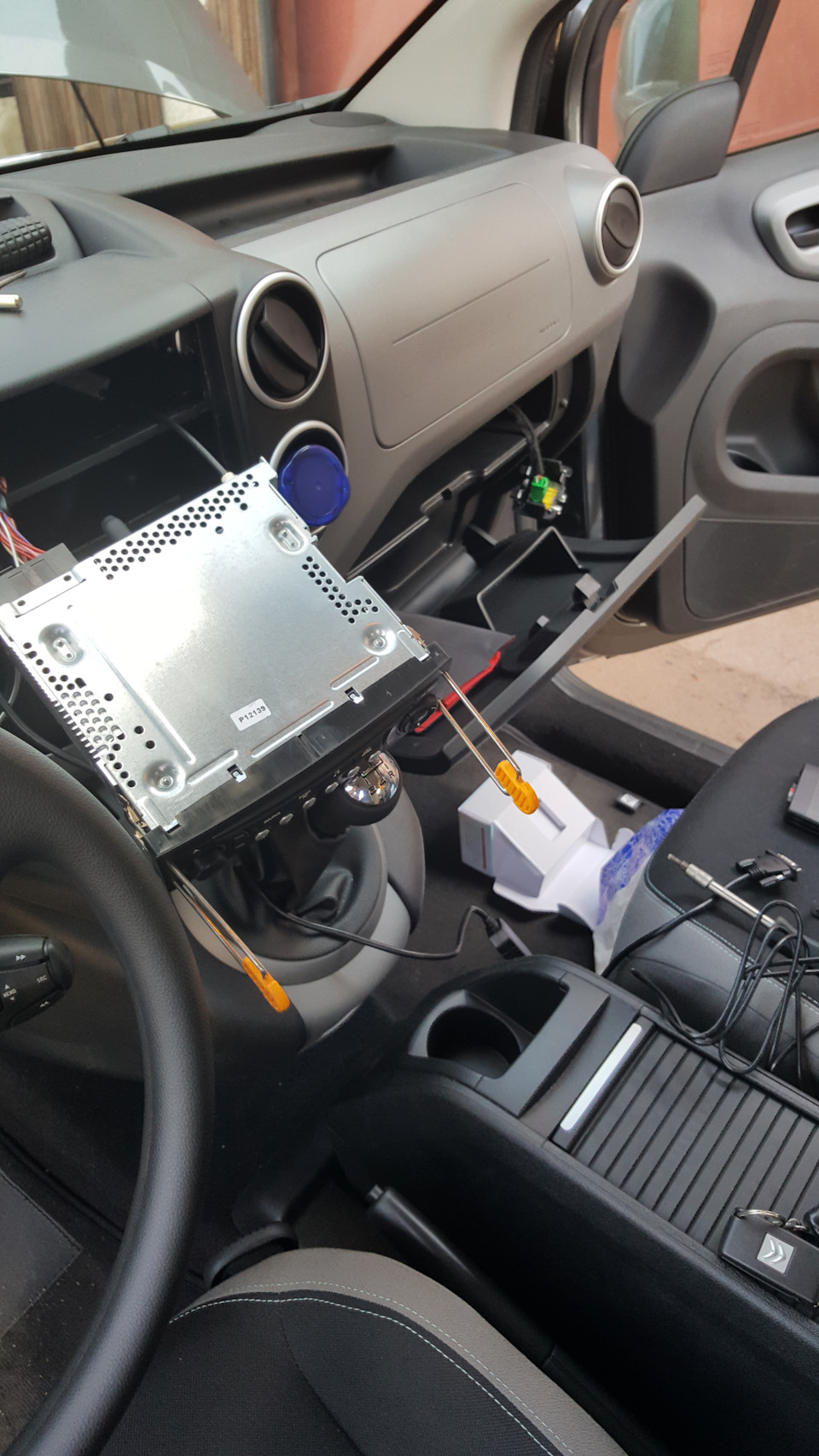 Установка эмулятора usb cd changer и громкой связи на штатную rd4 — Citroen  Berlingo (2G), 1,6 л, 2016 года | аксессуары | DRIVE2