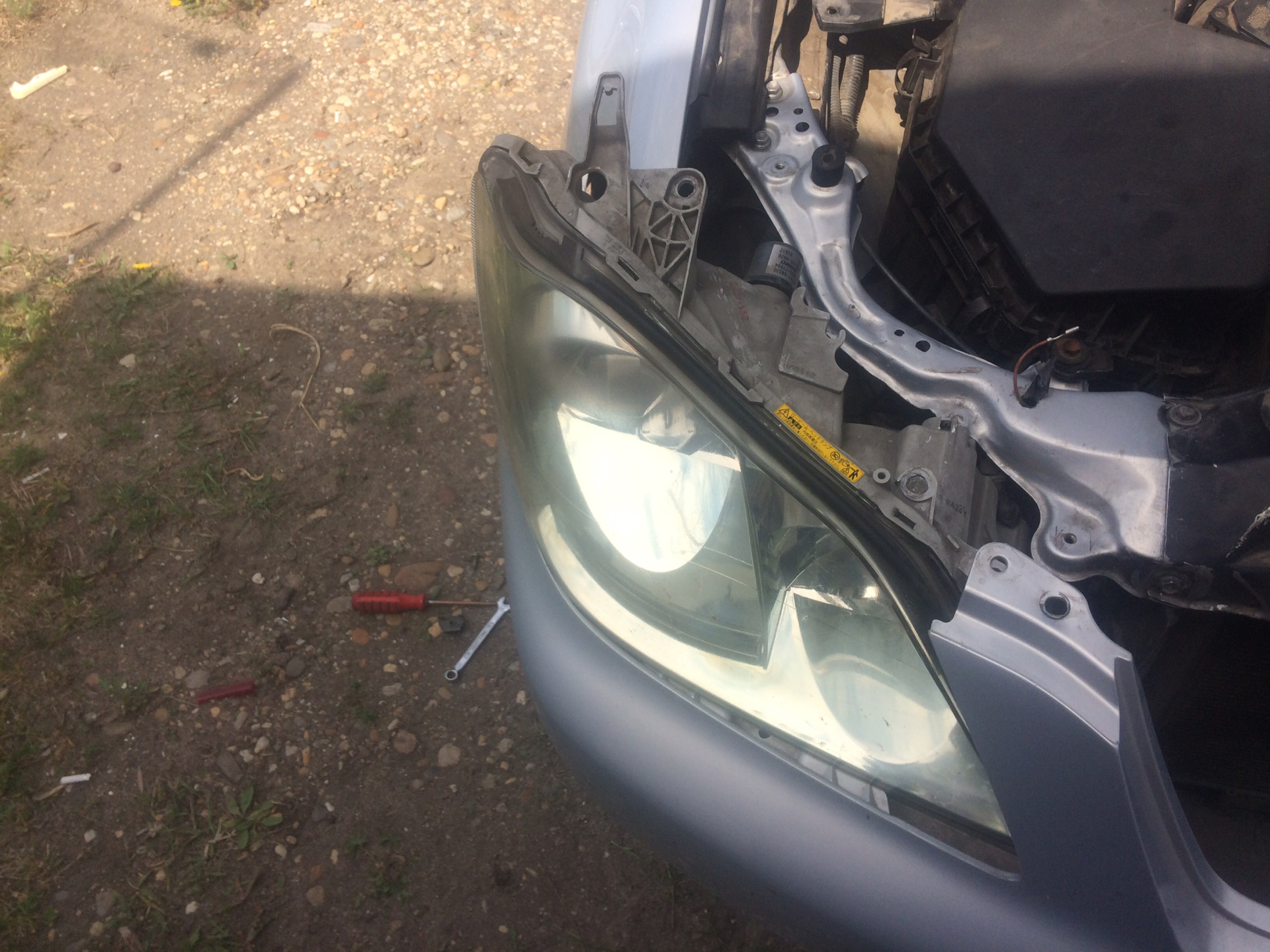 Снятие фары тойота ист 2002. Фары на toyota auris 2006. Снятие бампера тойота аурис 2007. Фара тойота аурис 2008. Лед линзы тойота аурис.