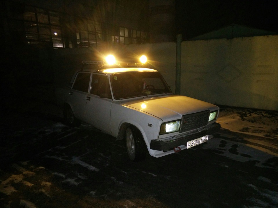 Lada 2107 с багажником на крыше