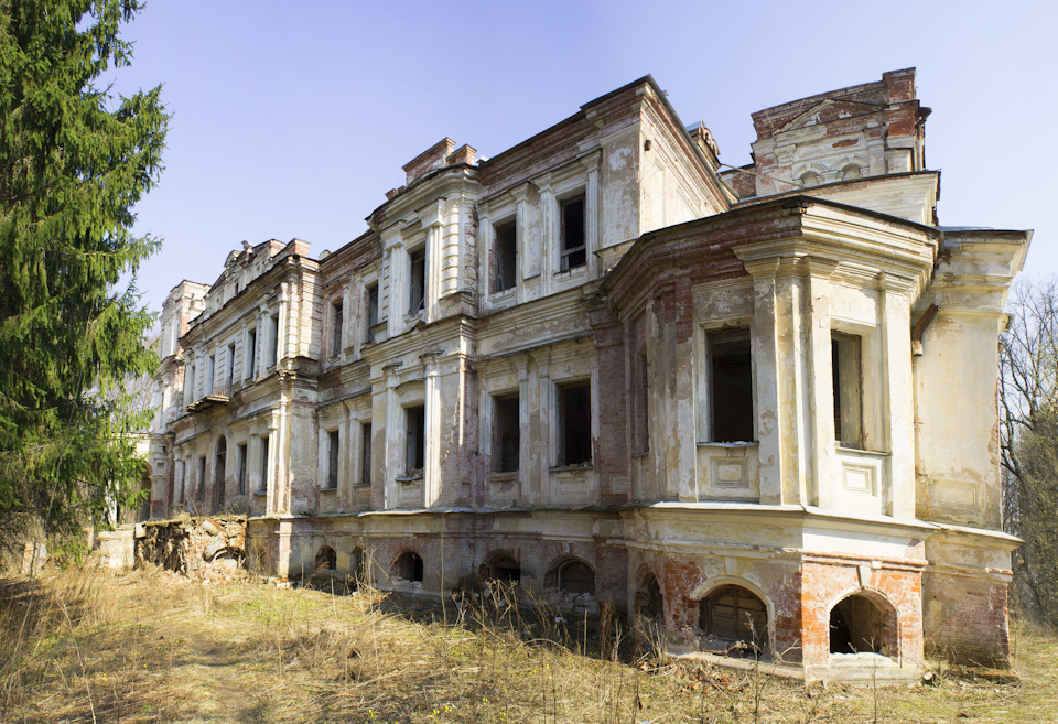 Главный усадебный дом. — УАЗ 315195 Hunter