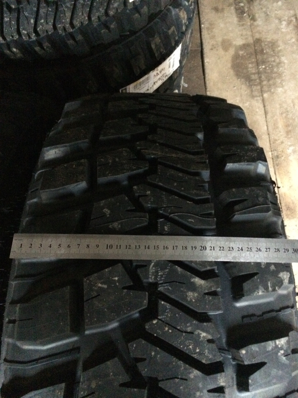 38-е, беговая дорожка 29,5см. (шина не на диске) — ГАЗ Соболь 4х4. Запчасти на фото: 121314, 192021