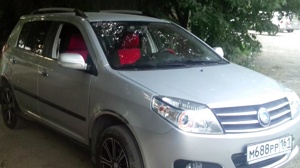 Авито джили кросс. Джили МК кросс серая. Джили кросс серебристый. Geely MK Cross китайский аналог. Китаец серебристый машина.