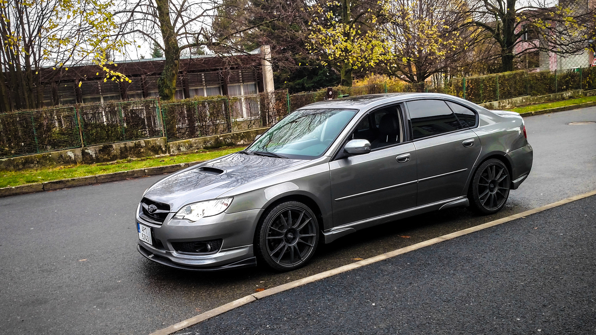 Subaru legacy spec b отличие