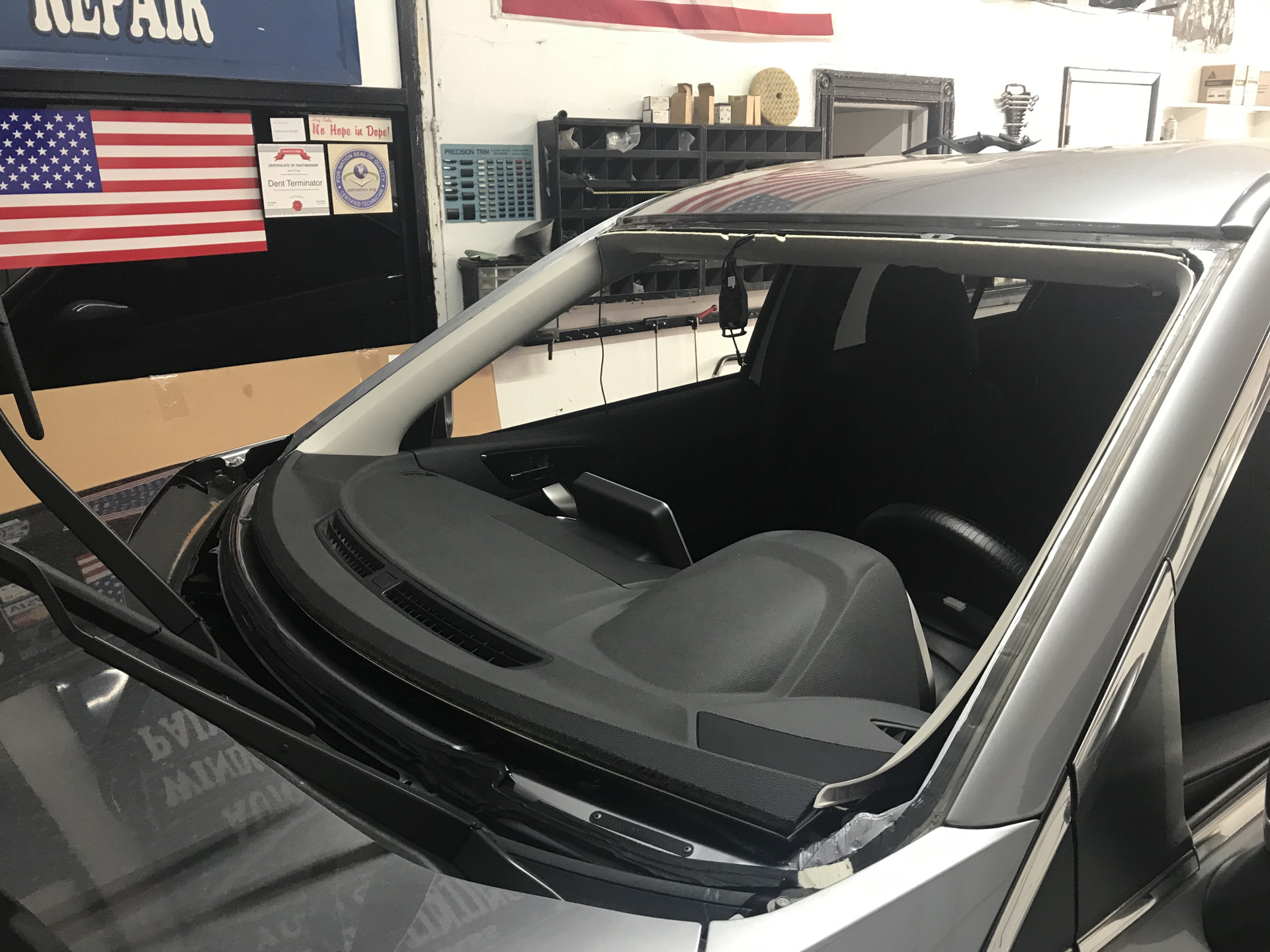 Mitsubishi outlander 2007 стекло лобовое. Лобовое стекло митсубиси аутлендер 3. Уплотнитель лобового стекла mitsubishi eclipse 3g. Стекло eclipse 4g. Стекло лобовое эклипс кросс.