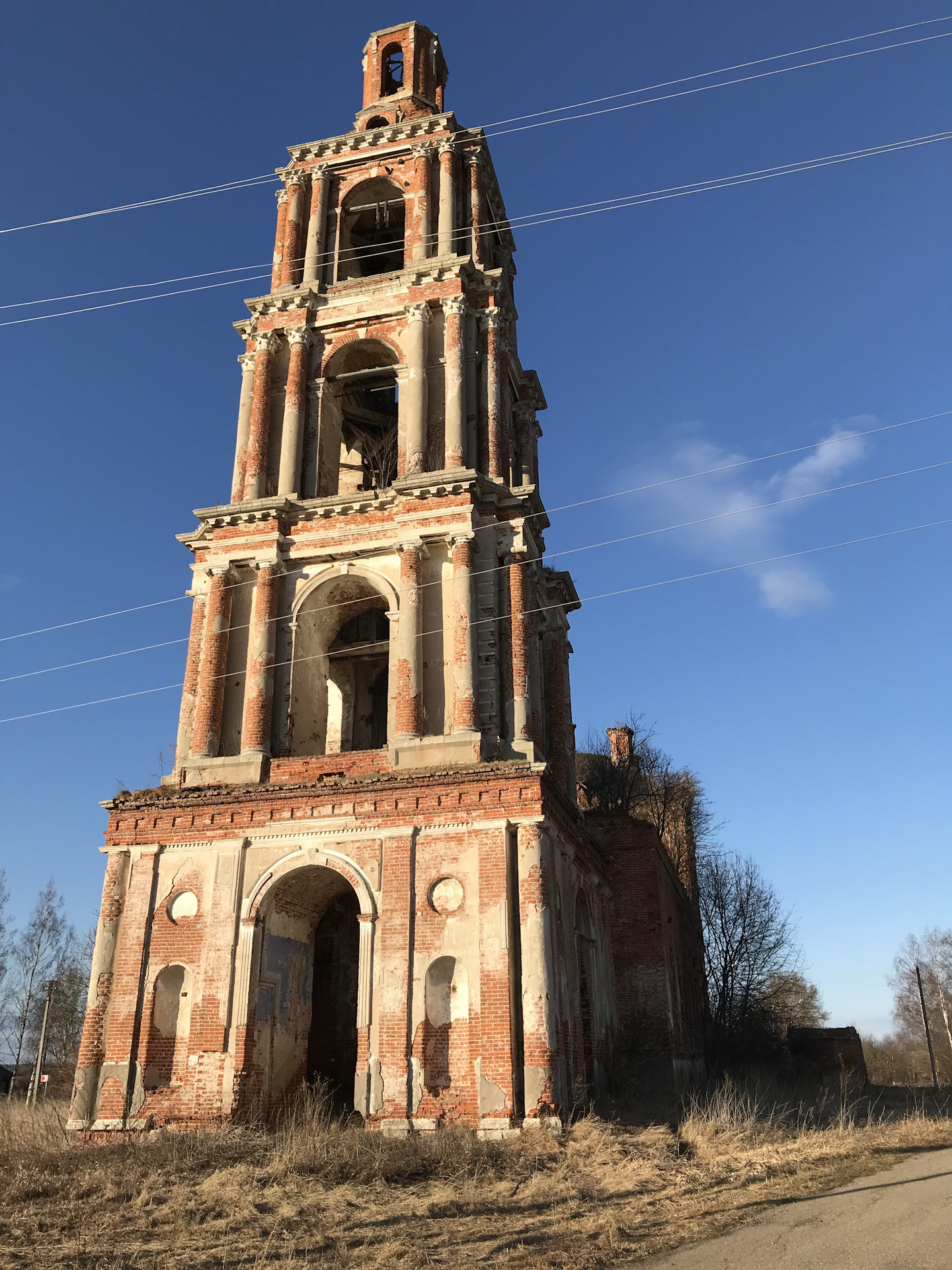 Новый некоуз ярославская область. Церковь Троицы Живоначальной в Некоузе. Церковь Святой Троицы села Некоуз. Церковь село старый Некоуз. Церковь новый Некоуз.