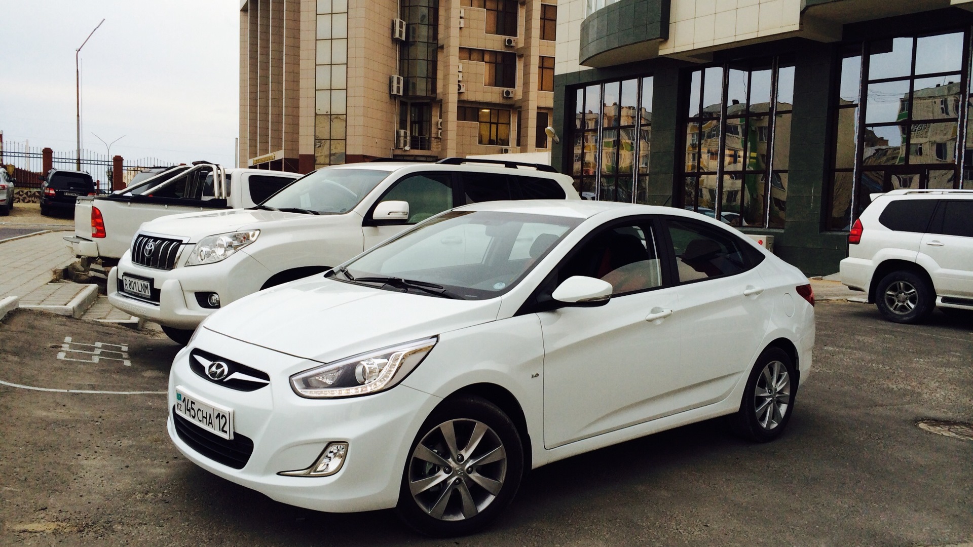 Hyundai Accent White 2014. Hyundai Accent White. Белый Хендай Ассент. Hyundai Accent 2011 белый на drive2.