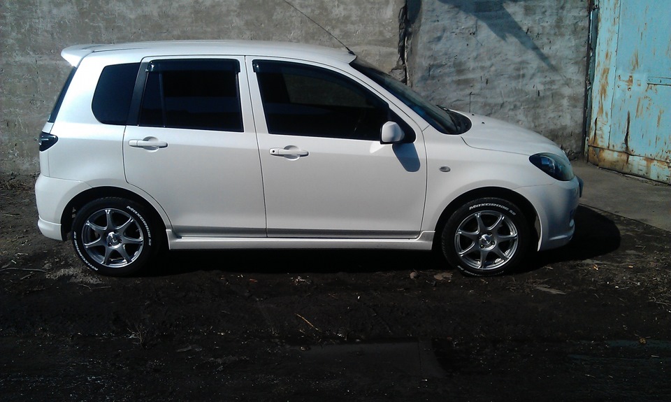 Резина на мазда демио. Mazda demio dw3w литье 15. Mazda demio r15. Резина на мазда демио. Мазда демио 2 на 16 дисках.