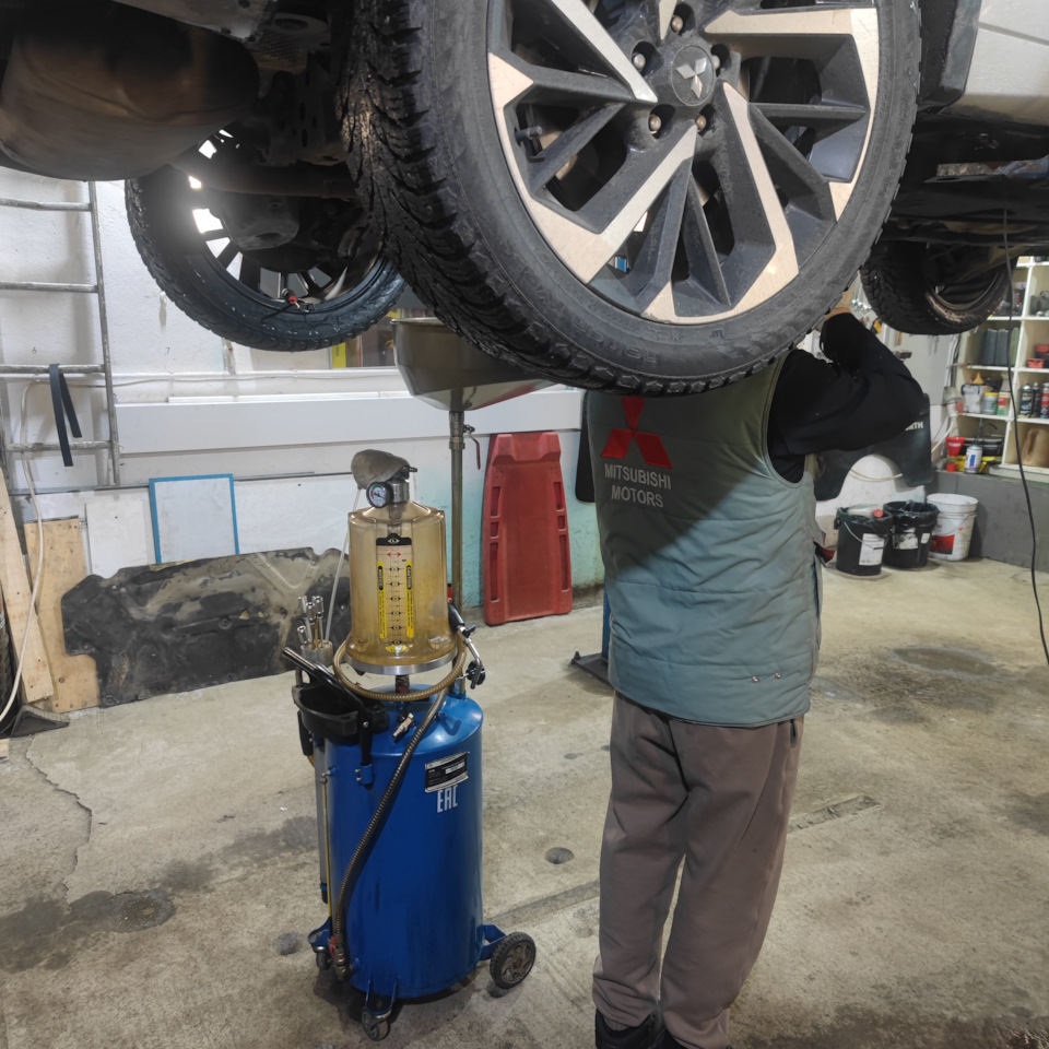 Замена масла в халдексе — Mitsubishi Outlander (4G), 2,5 л, 2021 года ...