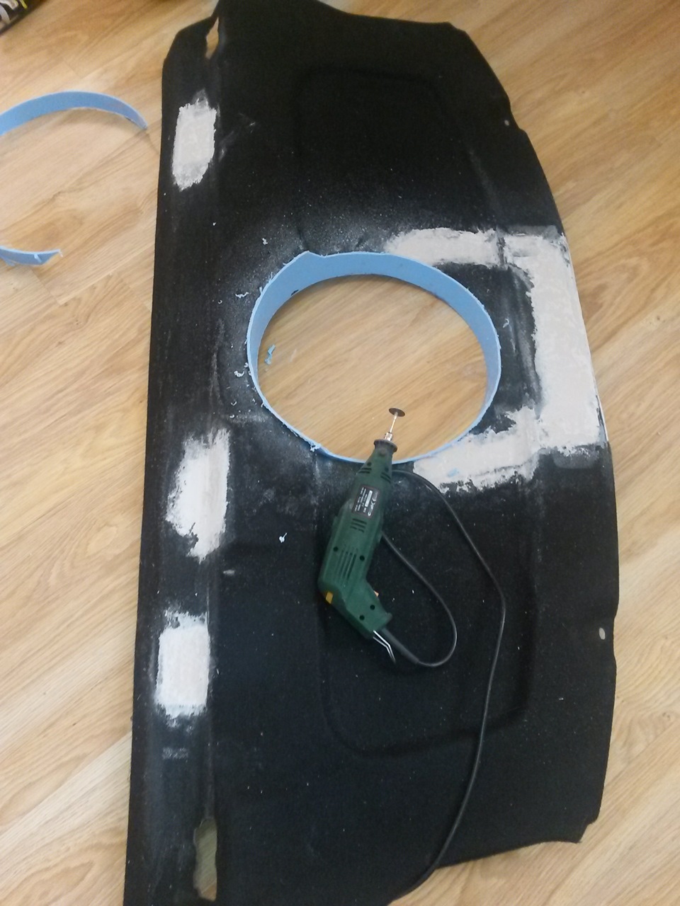 Лишние части тазика были удалены согласно профиля полки. — Renault Logan (2G)