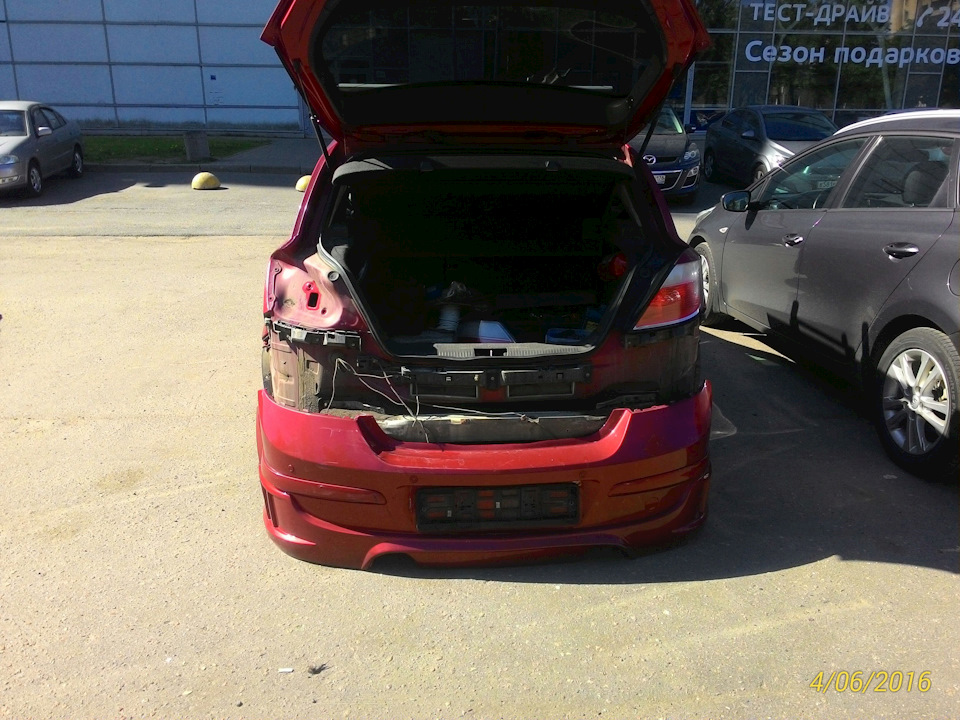 Как вытянуть заднюю панель? — Opel Astra H, 1,8 л, 2006 года | кузовной ...