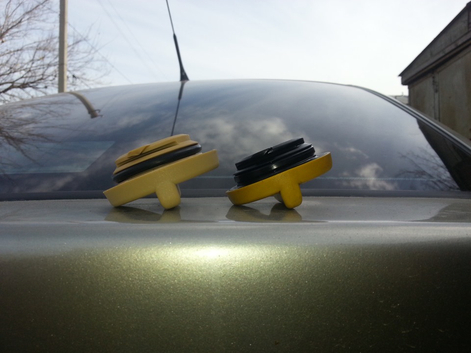 Заменил крышку маслозаливной горловины двигателя. — Opel Vectra B, 1,8 ...