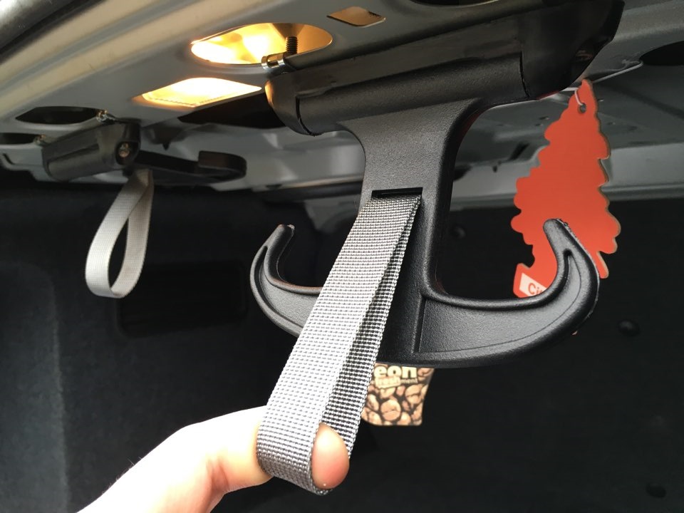 Крепления для пакетов в багажник — Audi A4 (B6), 1,8 л, 2002 года ...
