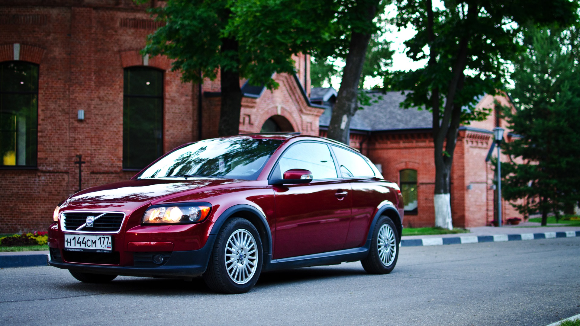 Вишневая 30. Volvo c30 2.4. Вольво с30 2007. Volvo c30 2007 2.4. Вольво c30 2007.