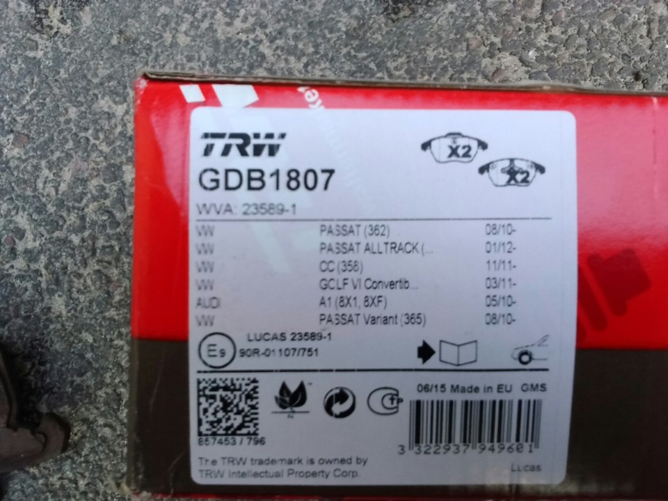 Замена передних тормозных колодок — Skoda Octavia A5 Mk2, 1,8 л, 2011 ...